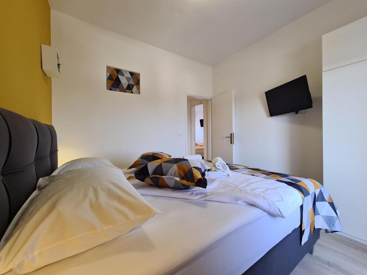 Apartments Slavko 1179 班约勒 外观 照片